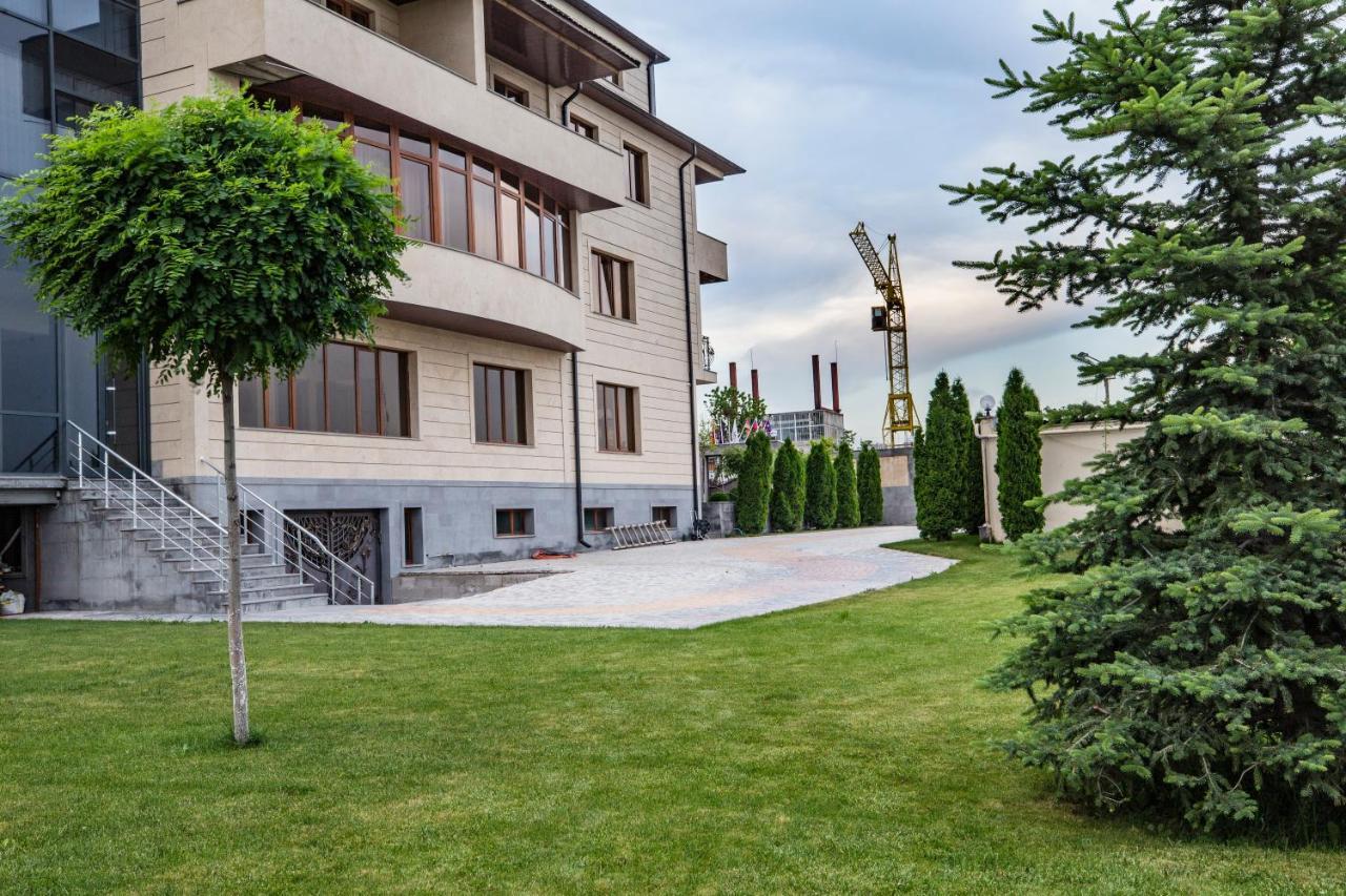 Bien Hotel Yerevan Exterior foto