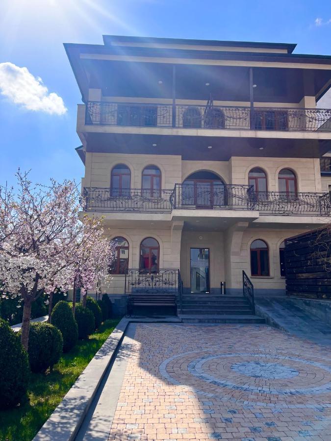 Bien Hotel Yerevan Exterior foto