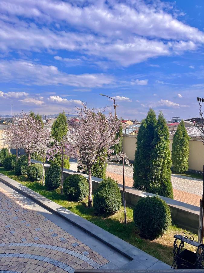 Bien Hotel Yerevan Exterior foto