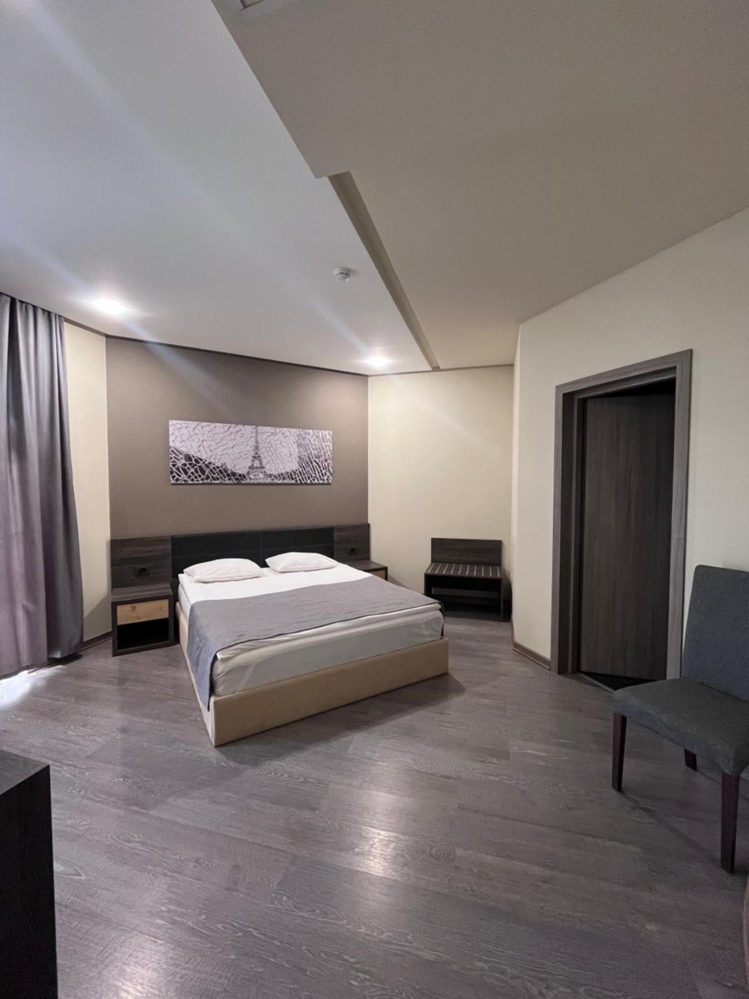 Bien Hotel Yerevan Exterior foto