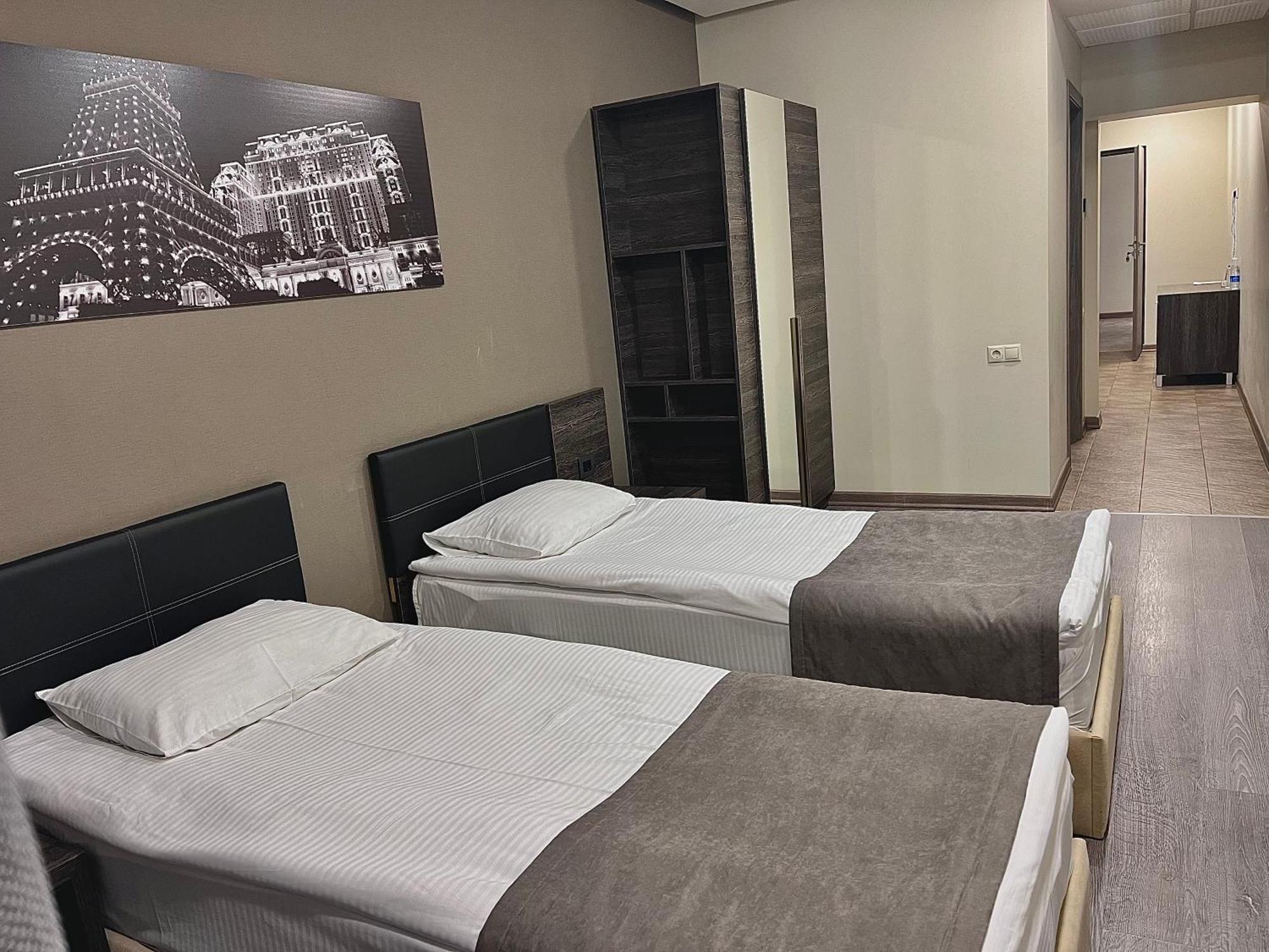 Bien Hotel Yerevan Exterior foto
