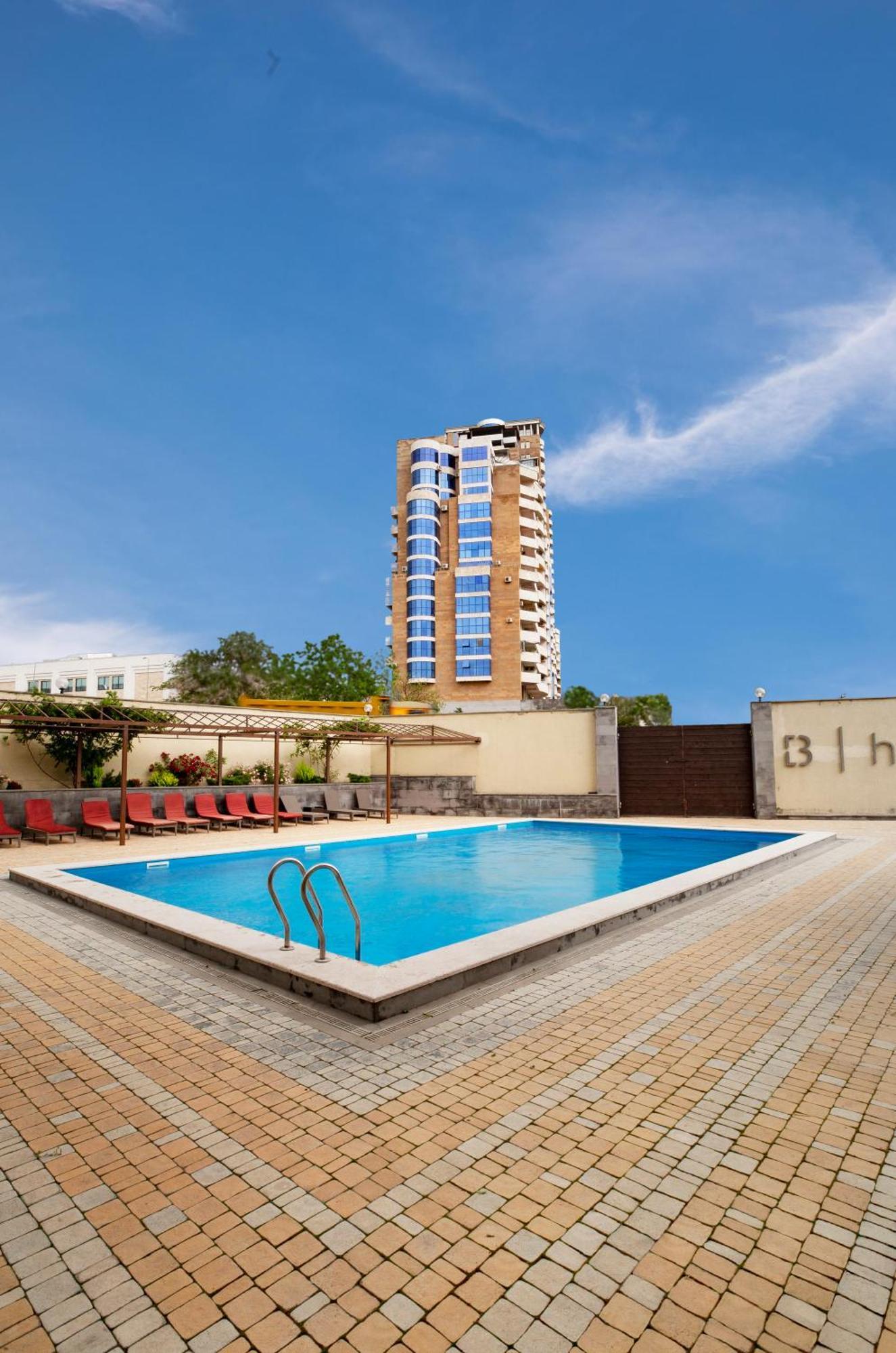 Bien Hotel Yerevan Exterior foto