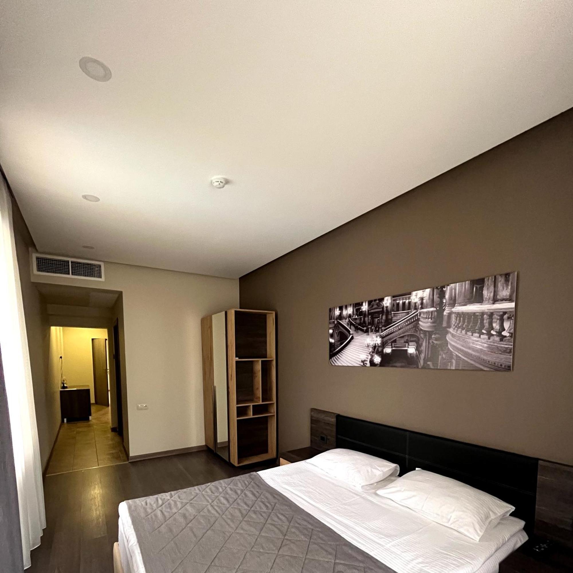 Bien Hotel Yerevan Quarto foto