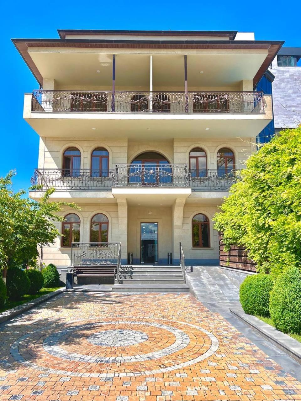Bien Hotel Yerevan Exterior foto