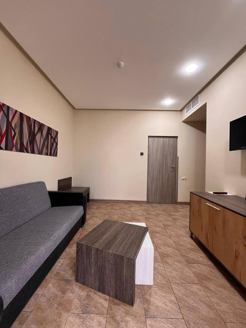 Bien Hotel Yerevan Exterior foto
