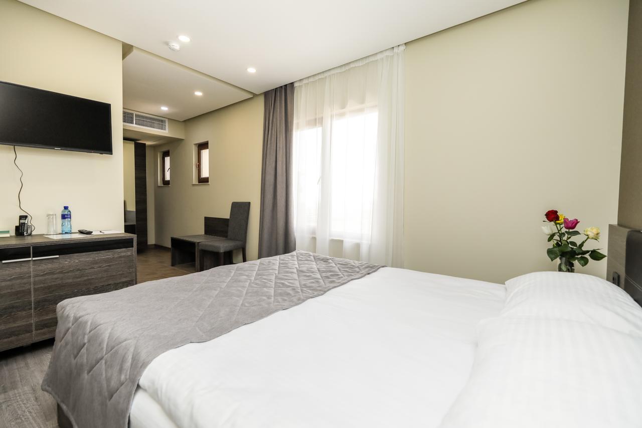 Bien Hotel Yerevan Exterior foto